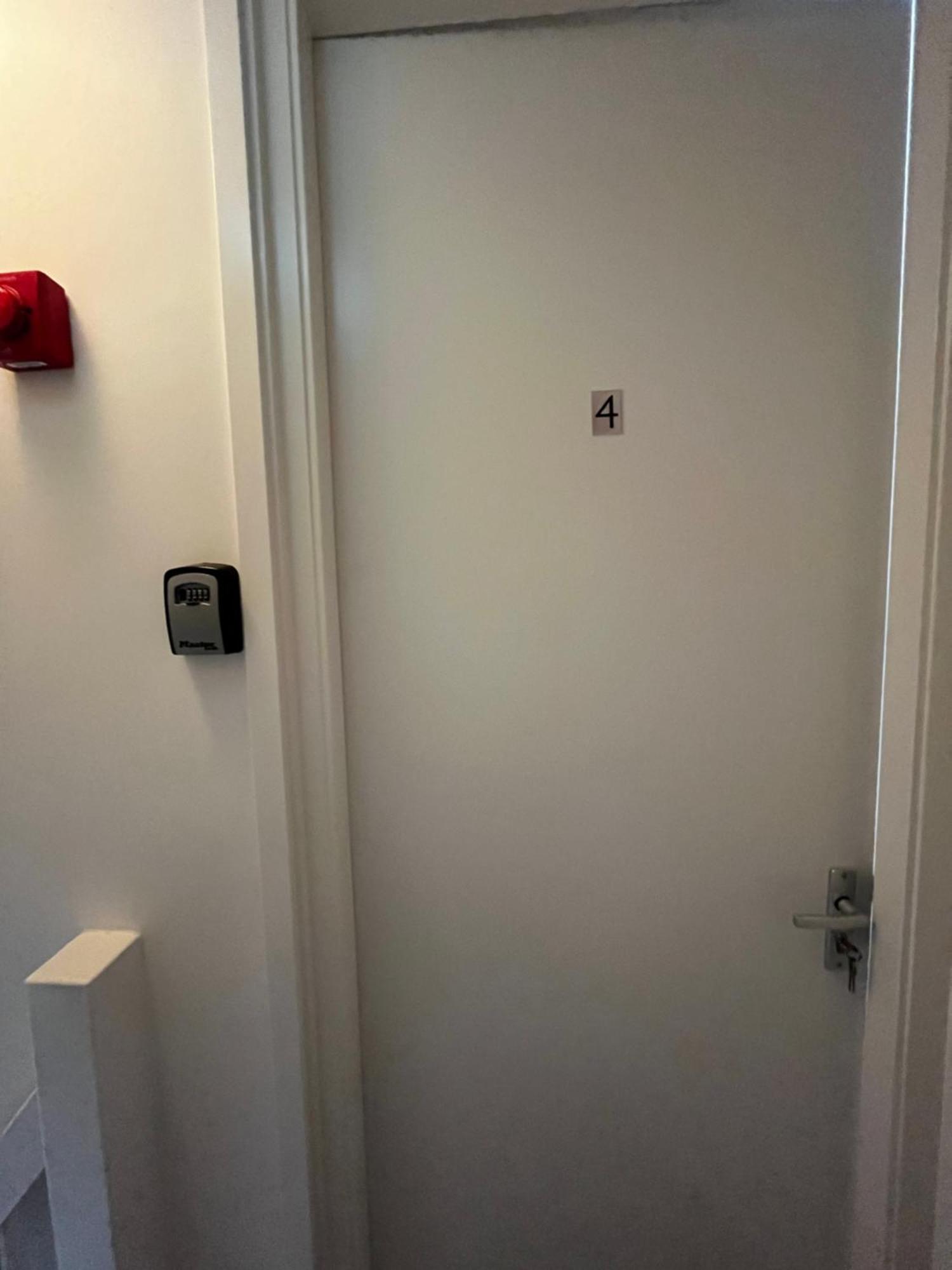 Apartement Hotel Stays By Adm Лейден Екстериор снимка