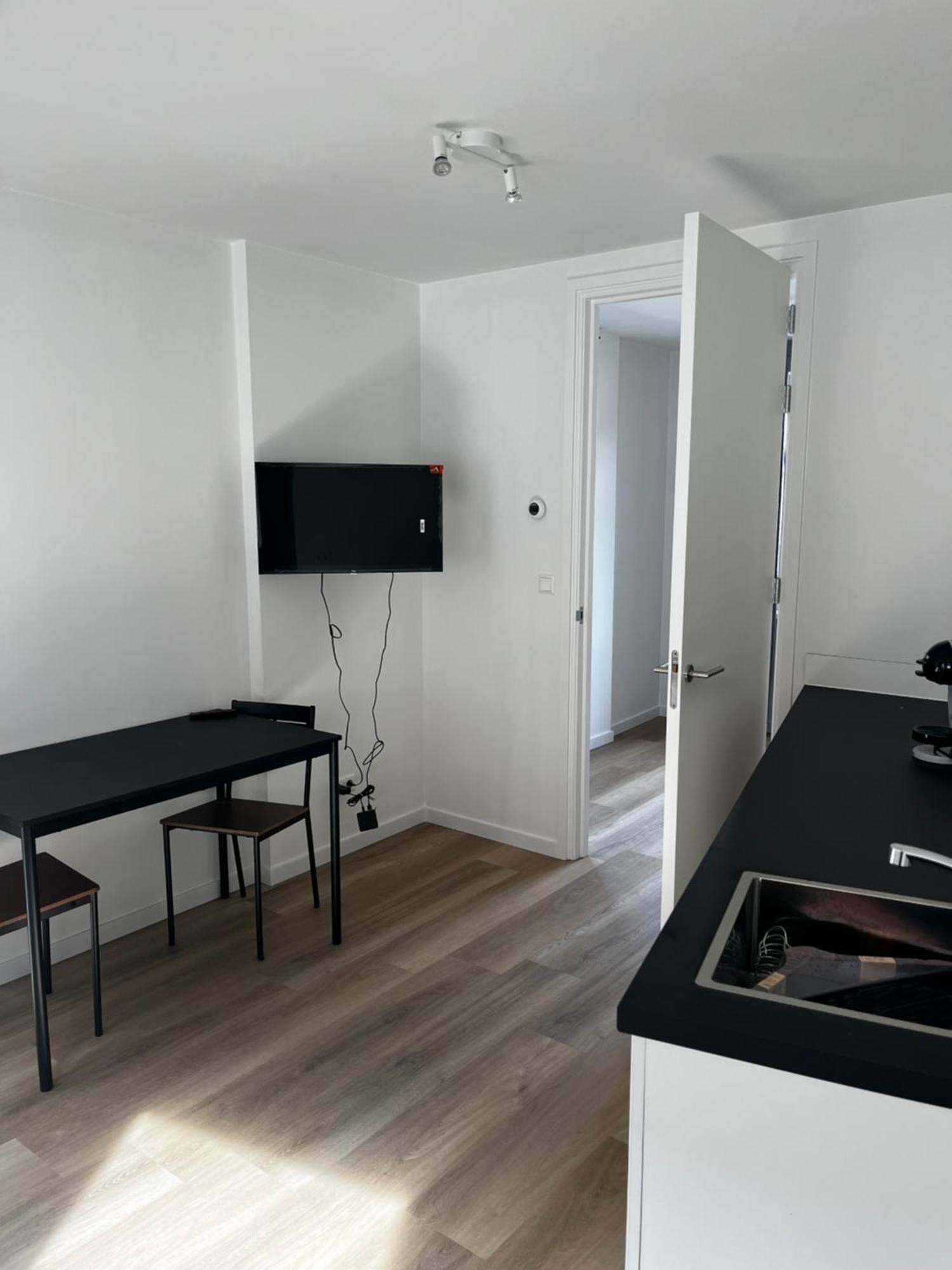 Apartement Hotel Stays By Adm Лейден Екстериор снимка